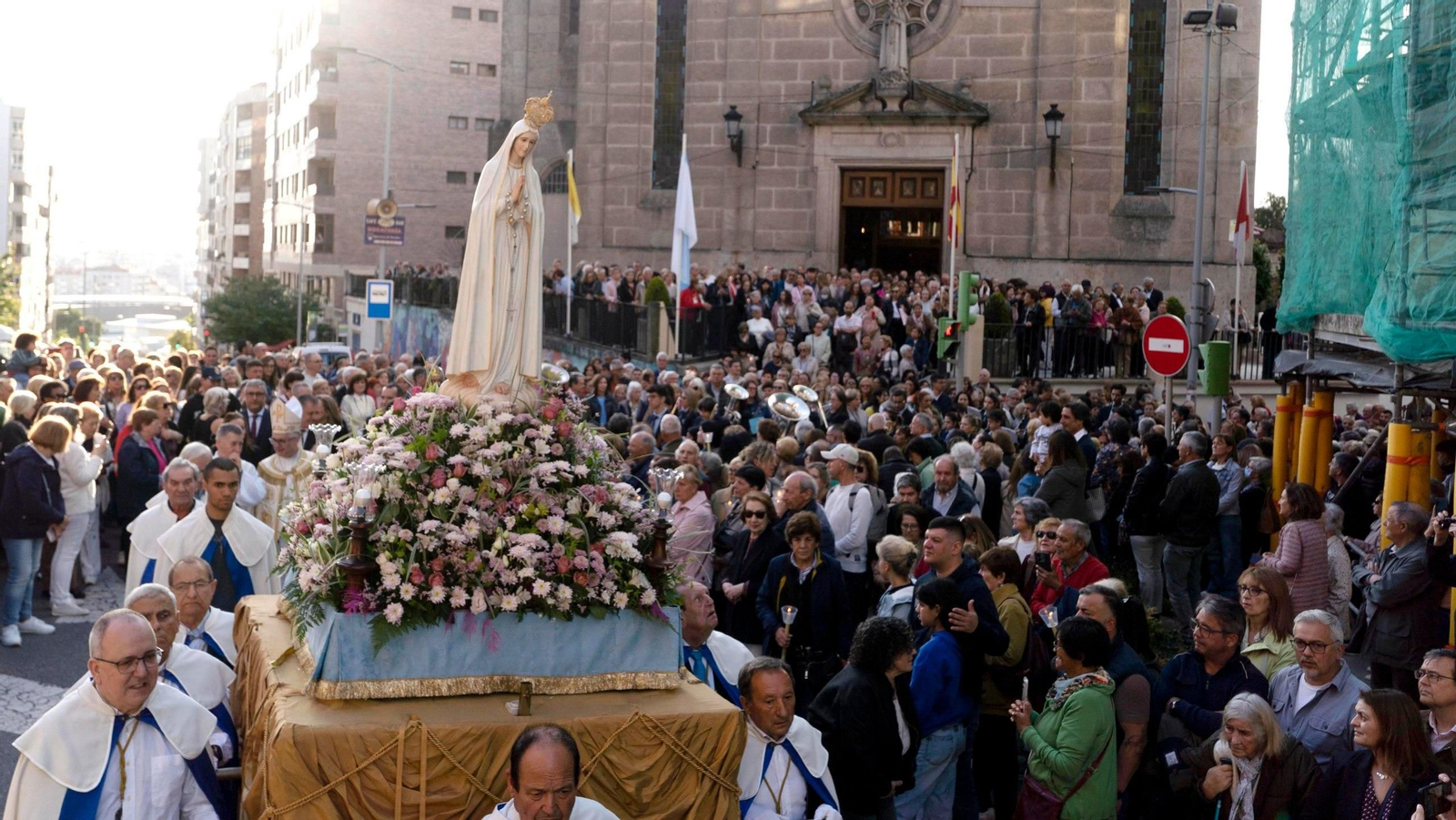 Galería | La devoción recorre las calles de Vigo por la Virgen de Fátima