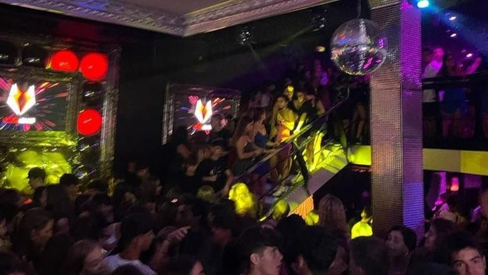 En las fiestas para menores incluso la publicidad de alcohol está prohibida.