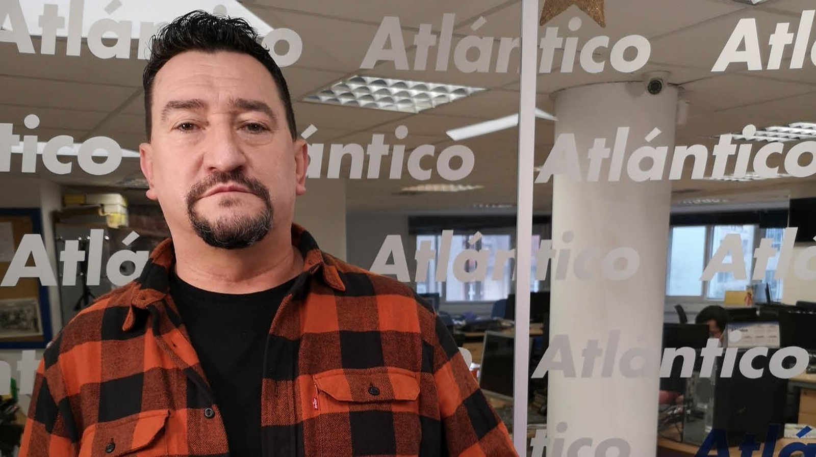 Ricardo Misa, en el set de Atlántico TV.