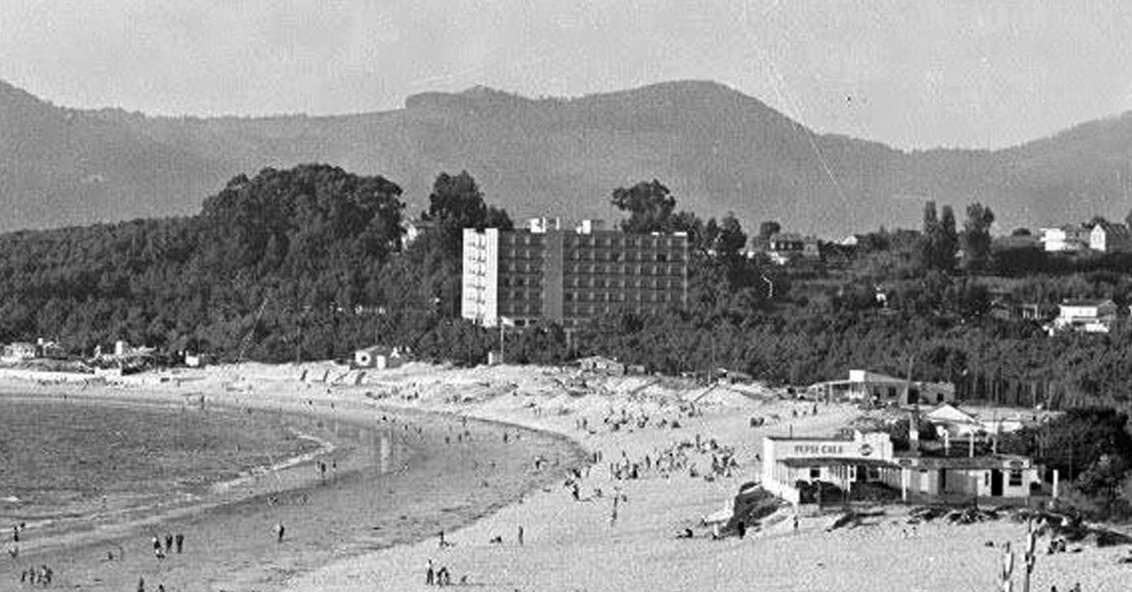 El Hotel Samil, en una imagen de los años 70 con Samil aún sin urbanizar.