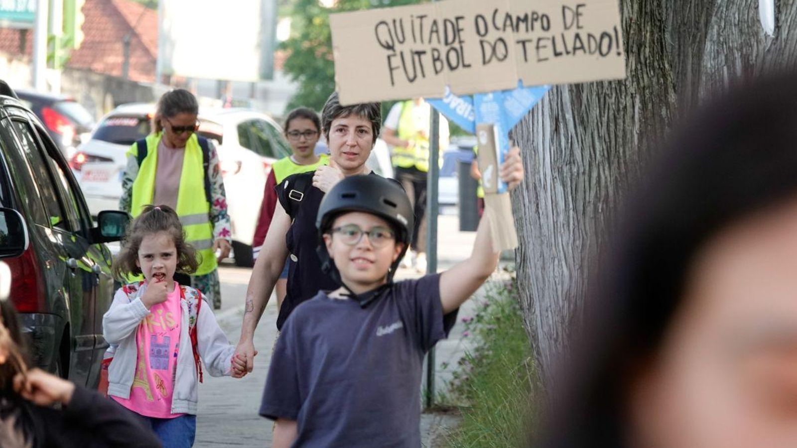 Carteles que ironizan sobre el estado de la cubierta
