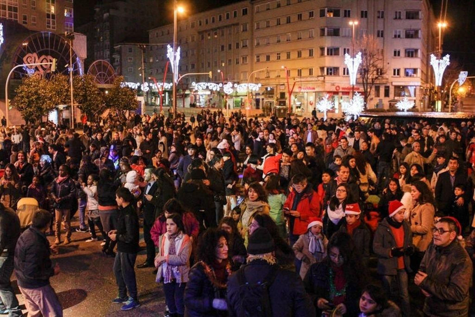 Las fiestas de Fin de Año, próxima cita de las Navidades. En imagen la de 2016 en Traviesas.