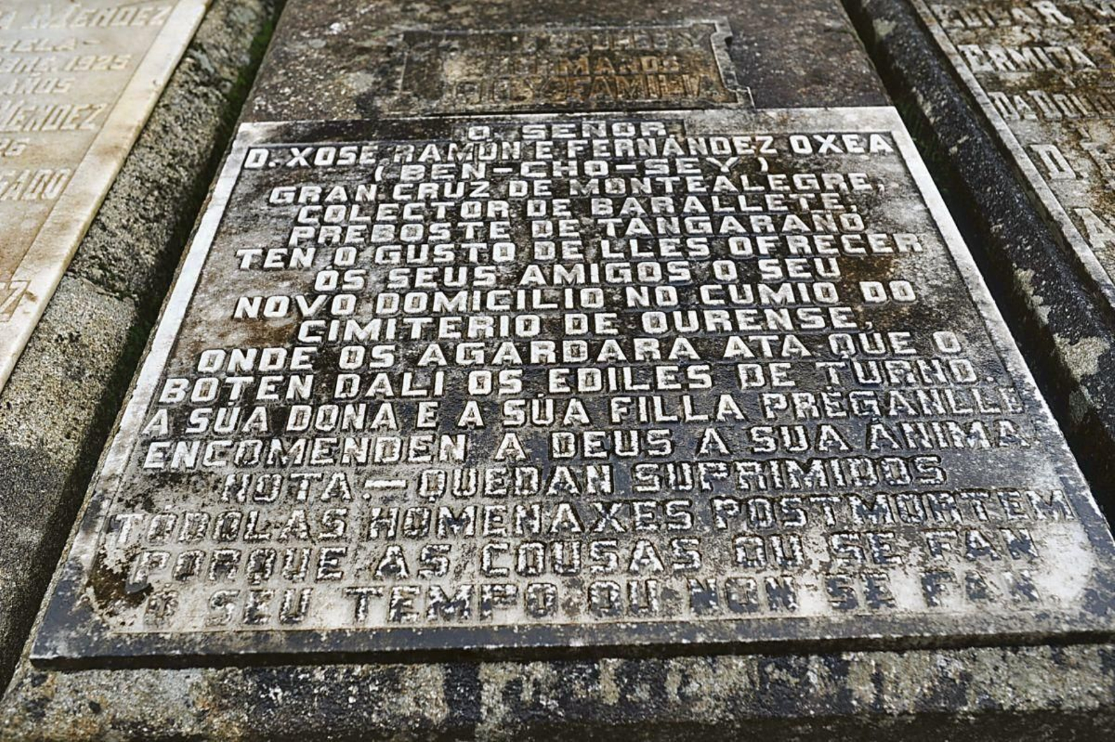 José Ángel Valente, Ramón Otero Pedrayo, Eduardo Blanco Amor o Jesús Soria son algunos de los personajes más destacados que recibieron su último adiós en San Francisco.