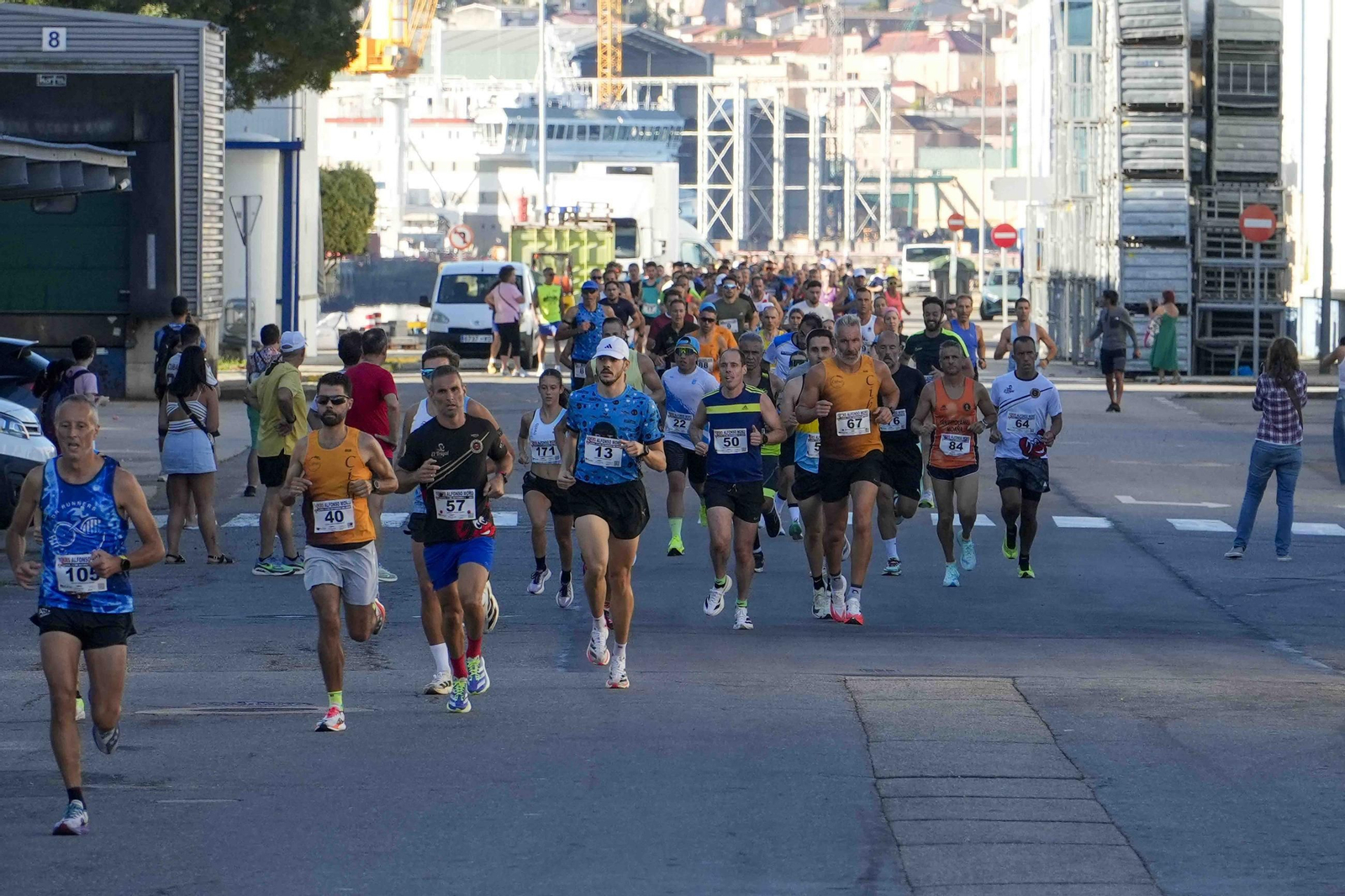 Galería | El puerto pesquero de Vigo acoge hasta cinco carreras organizadas por Carlos Adán