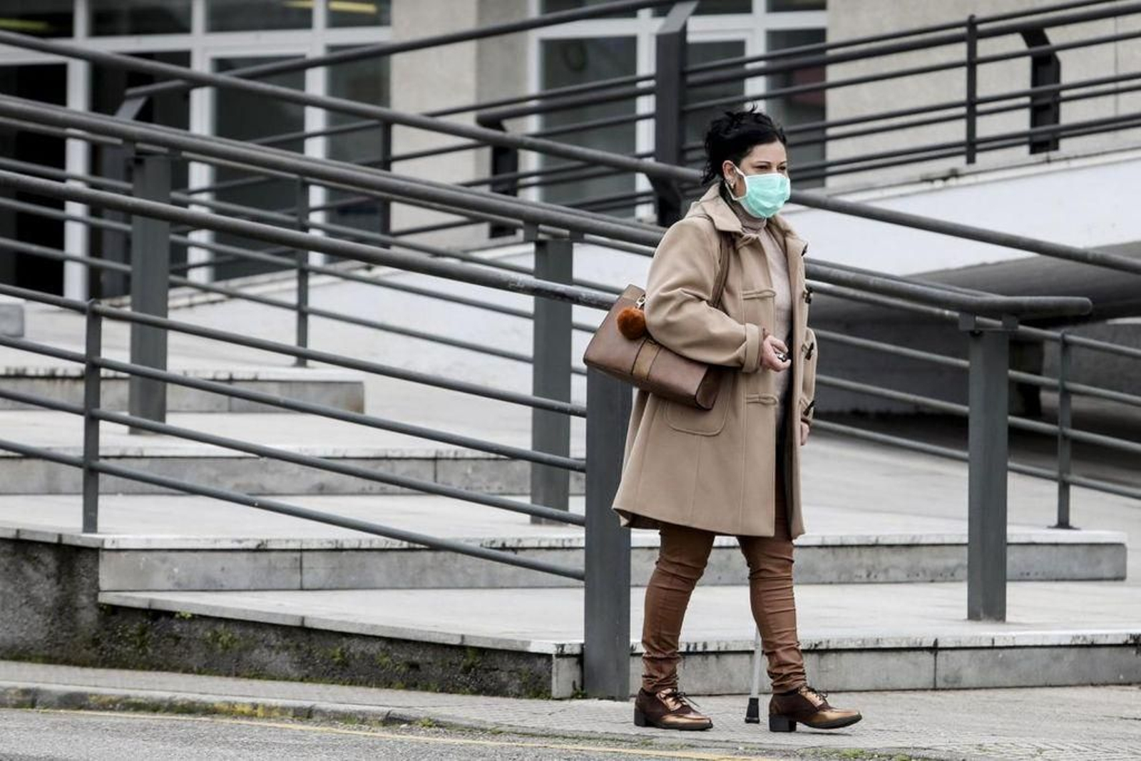 Una mujer con mascarilla en Madrid.