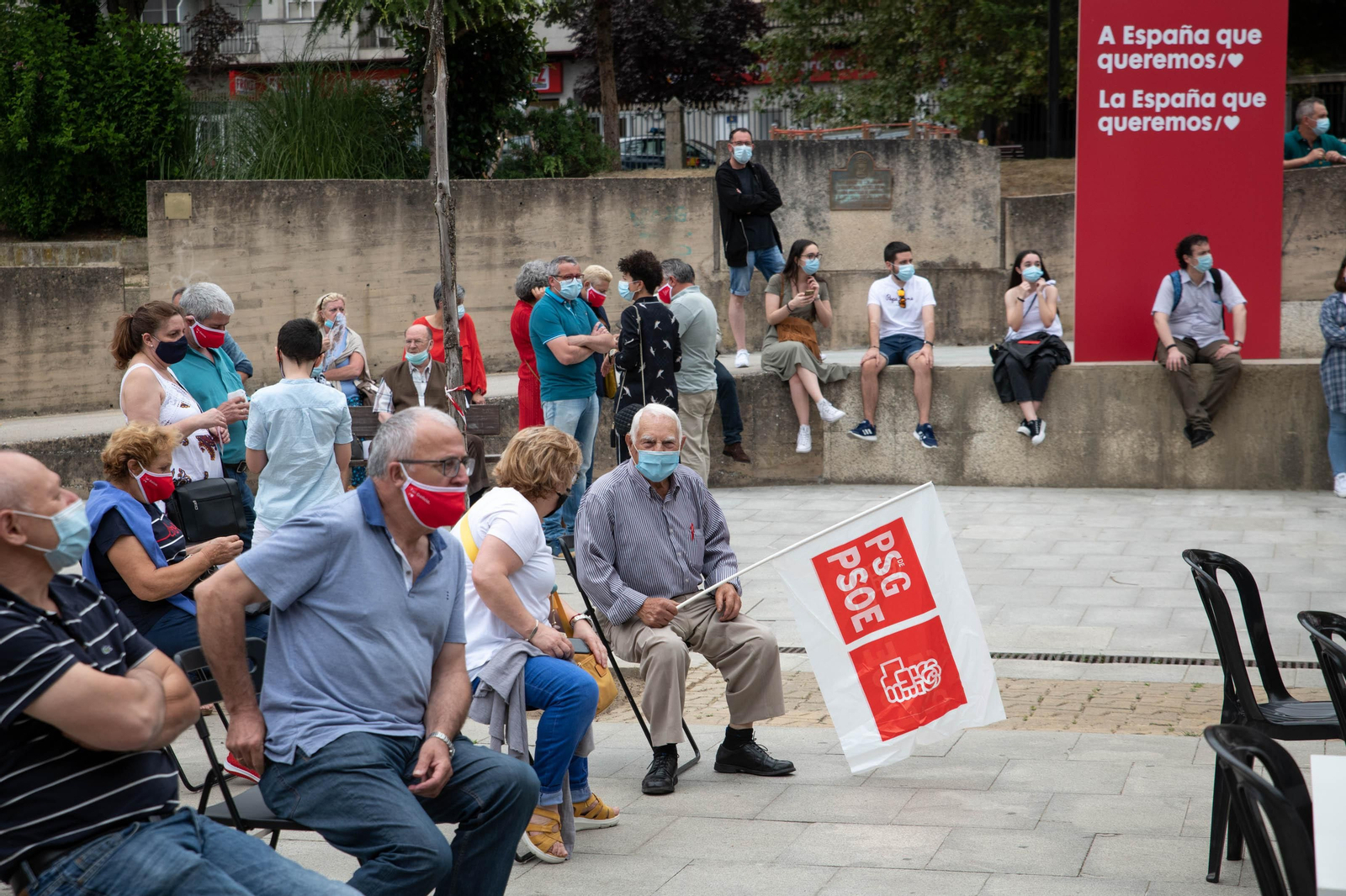 OURENSE (XARDÍNS DO POSÍO). 27/06/2020. OURENSE. El presidente del gobierno, Pedro Sánchez, acompaña al candidato a la Xunta de Galicia, Gonzalo Caballero y a Marina Ortega en un mitin del PSdeG-PSOE. FOTO: ÓSCAR PINAL