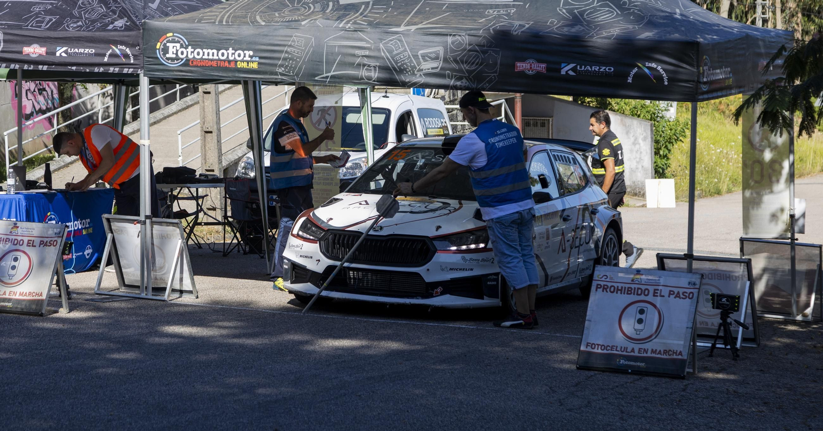 Galería | Los coches se apoderan de Vigo en el primer día del Rally Rías Baixas