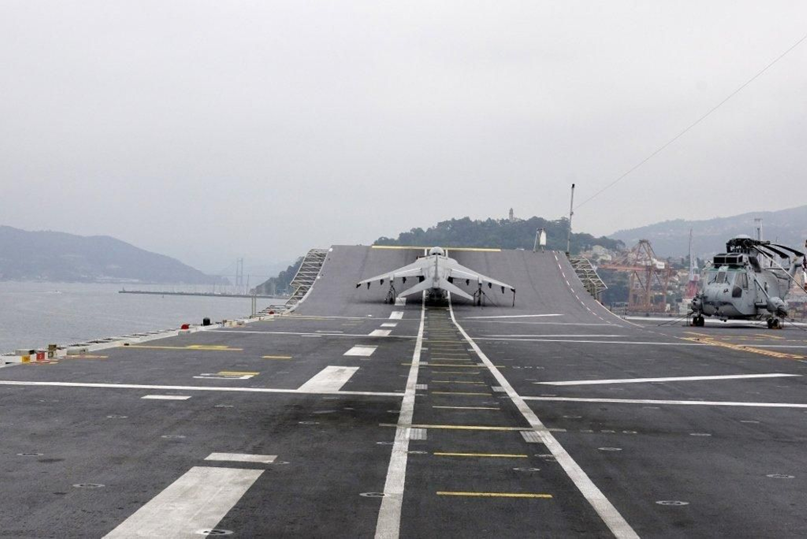 El portaviones Juan Carlos I en Vigo  (23) (1024x684)