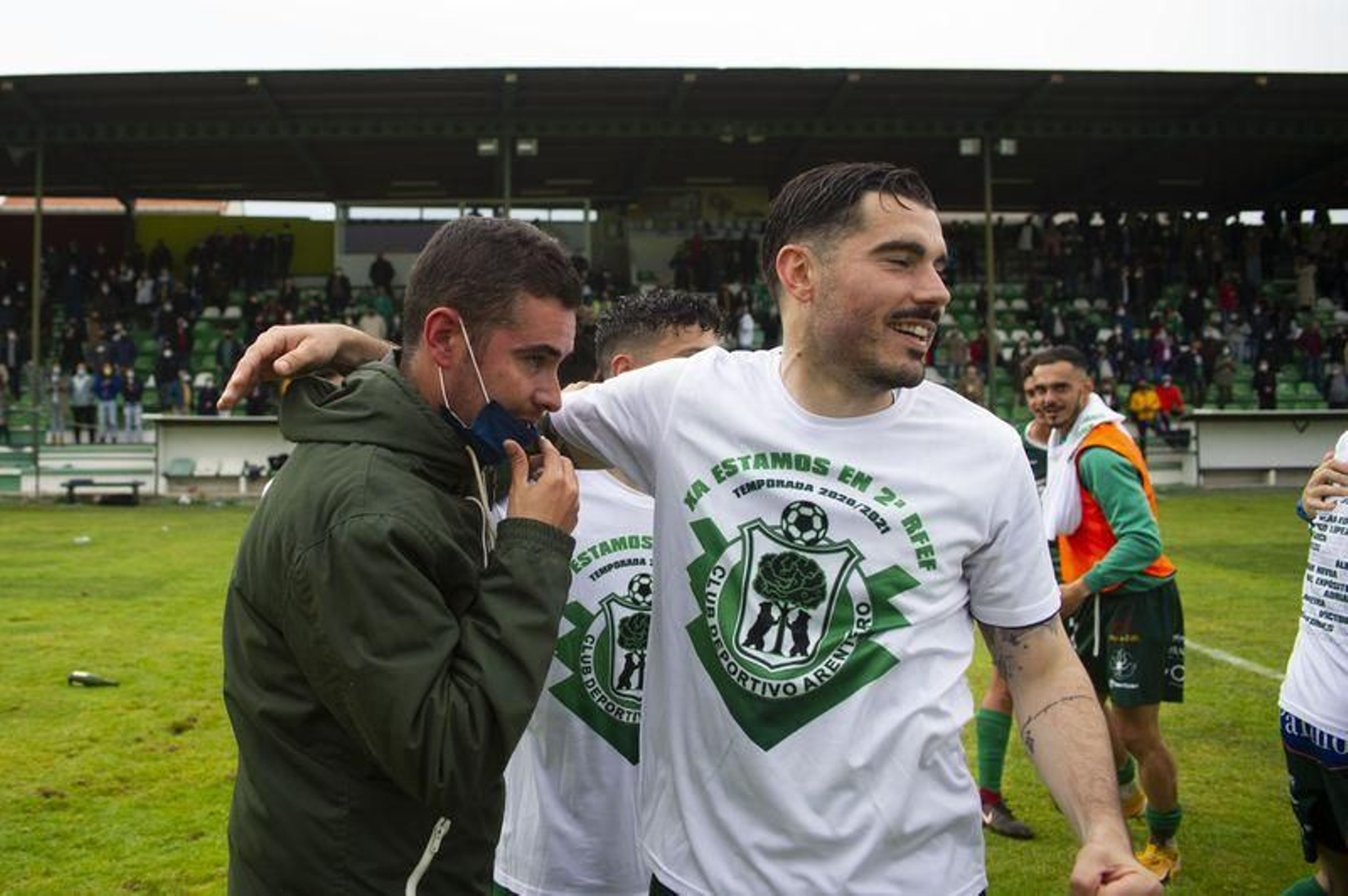 El Arenteiro celebra el ascenso a la Segunda Federación (MARTIÑO PINAL).