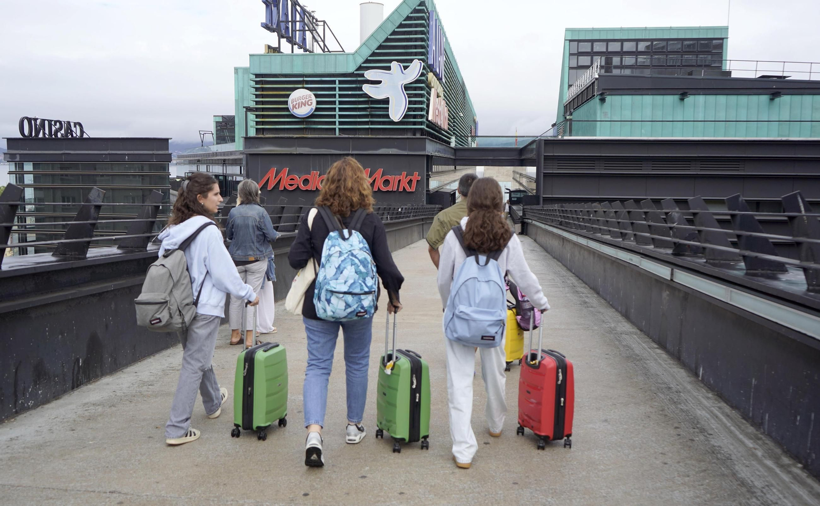 Turistas con maletas el pasado mes de agosto