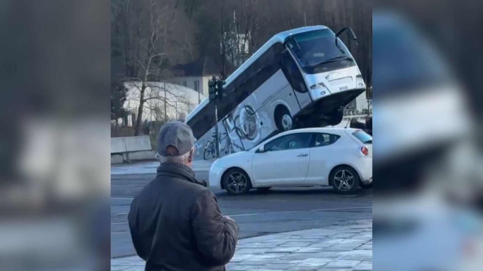 Autobús accidentado en Turín