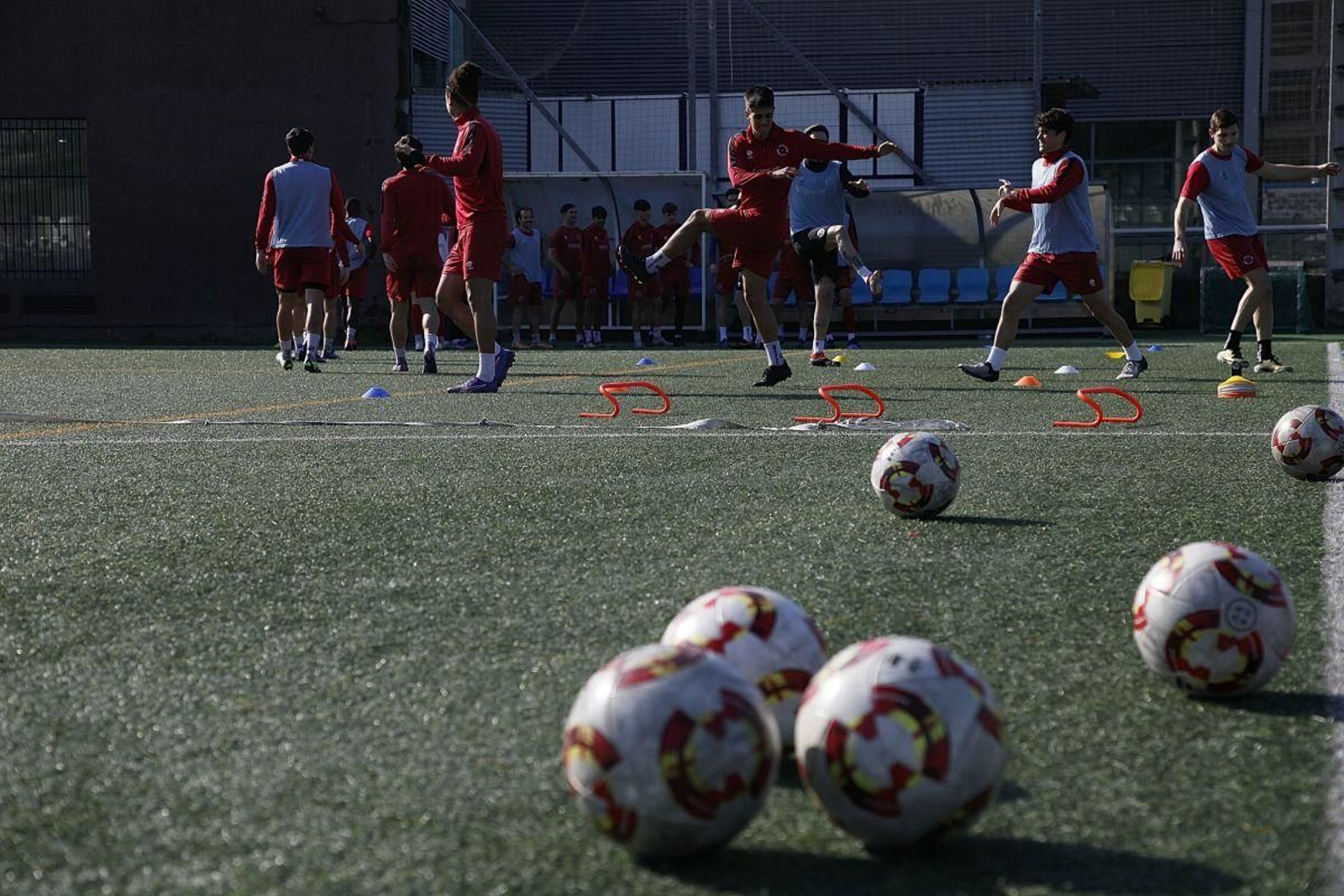 Los jugadores de la UD Ourense, durante un entrenamiento en el Miguel Ángel-Os Remedios.