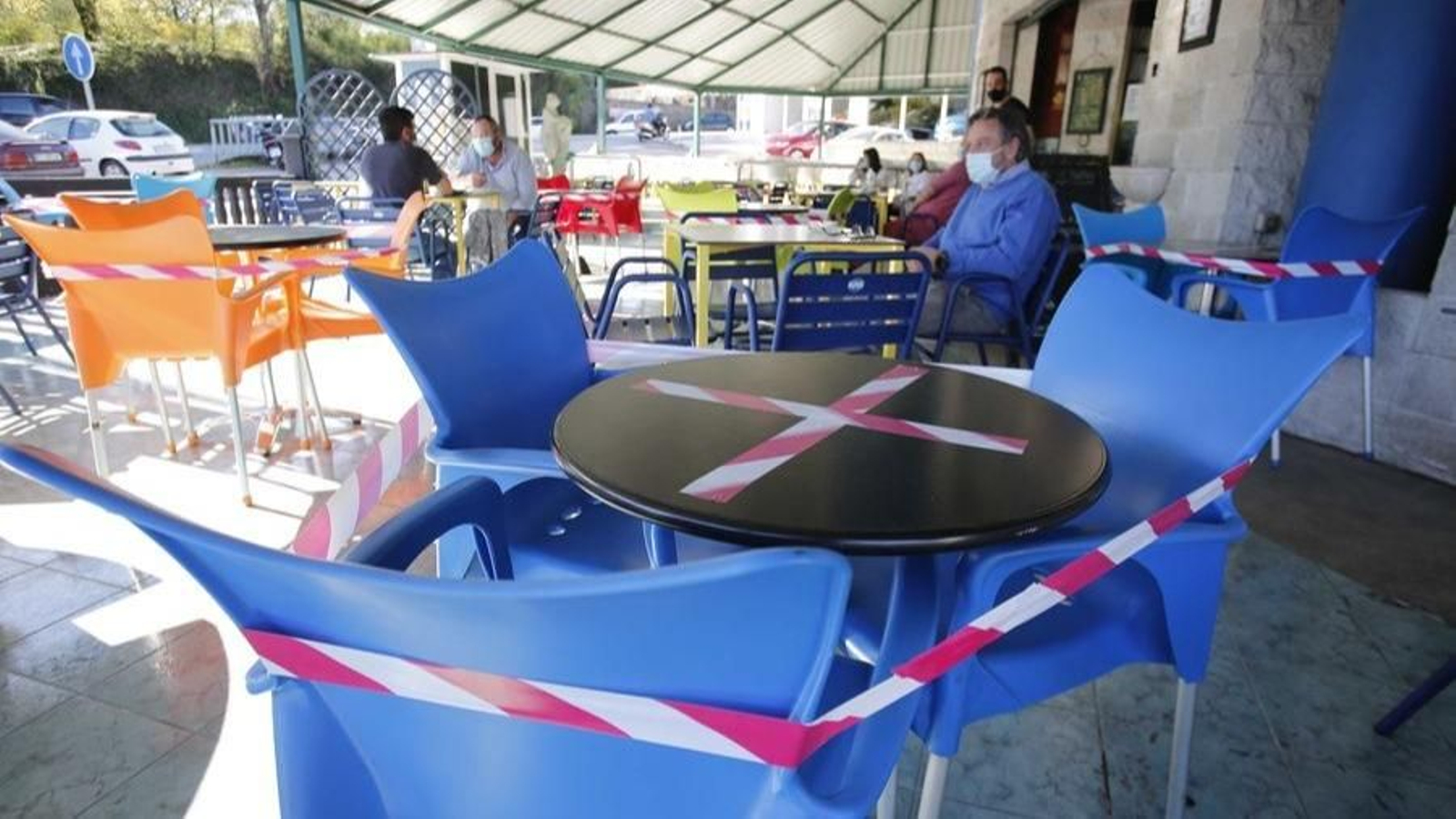 Desde el viernes, los hosteleros podrán usar la gran mayoría de mesas en sus terrazas.