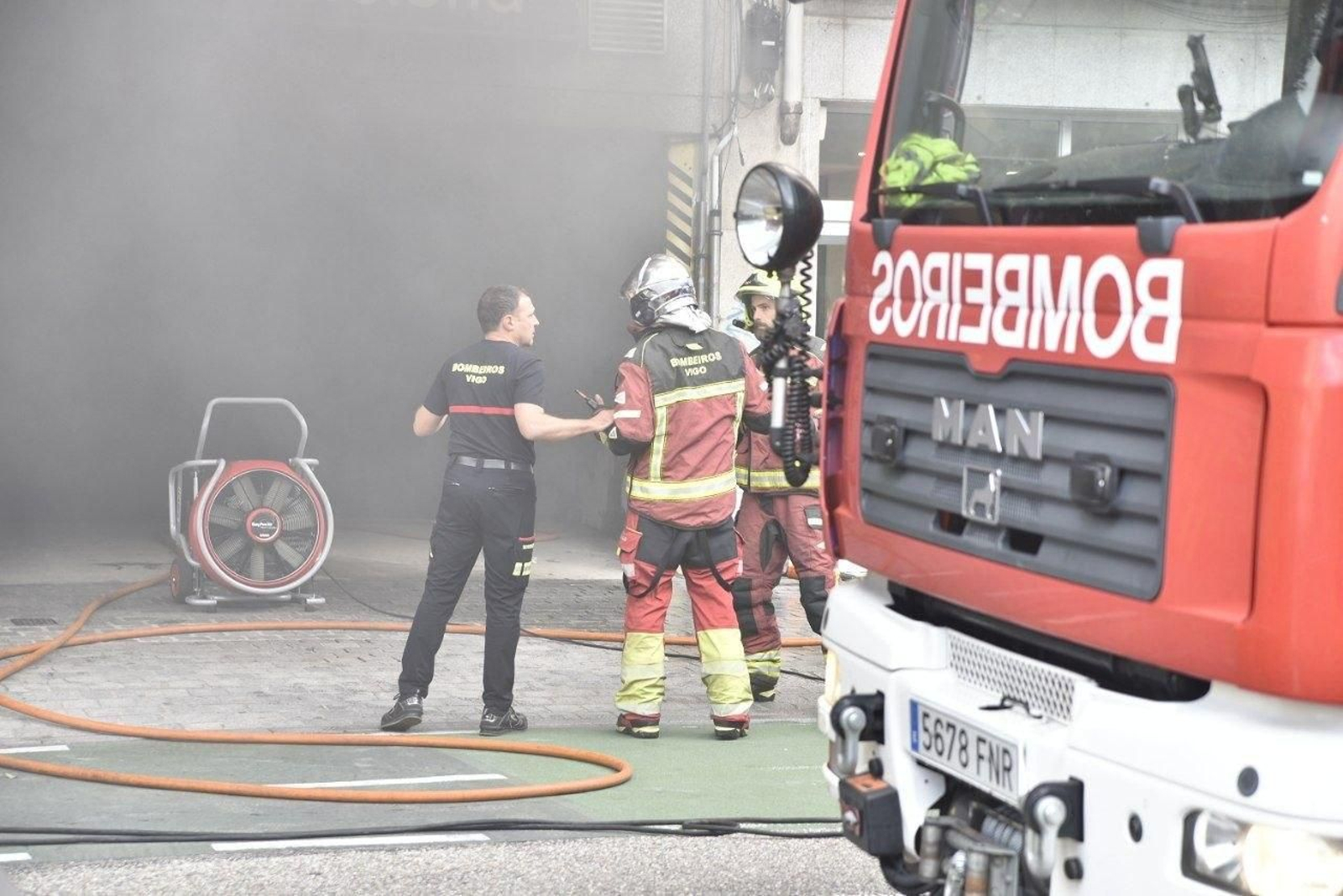 Galería | Las imágenes de la explosión y el incendio en el garaje de Pizarro