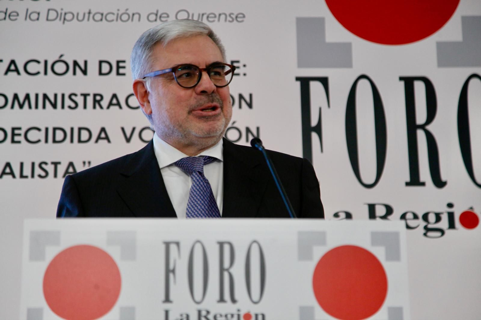 Galería | Luis Menor, el presidente de la Diputación de Ourense, en el Foro La Región, en imágenes