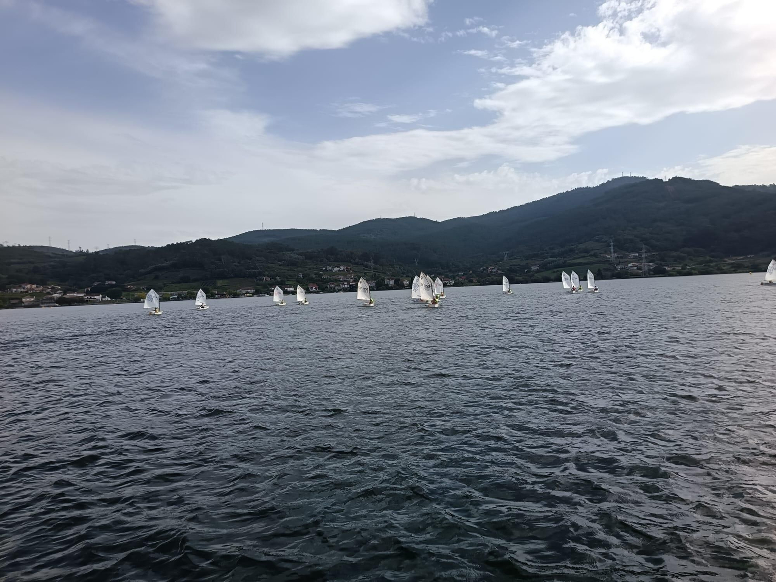 Galería | Una concentración de vela pasada por agua, en fotos