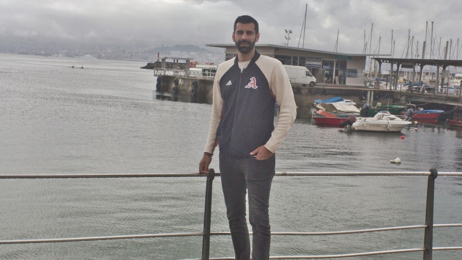 Corrales gozou duns días libres en Cangas antes de voltar á concentración da selección para preparar a cita. // Nacho Refojos