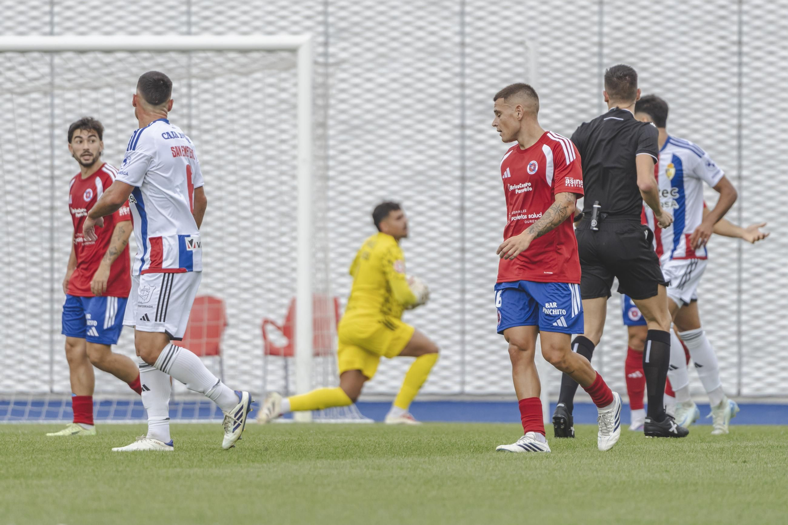 Galería | O Couto disfruta con el estreno de la UD Ourense en Primera Federación, en fotos
