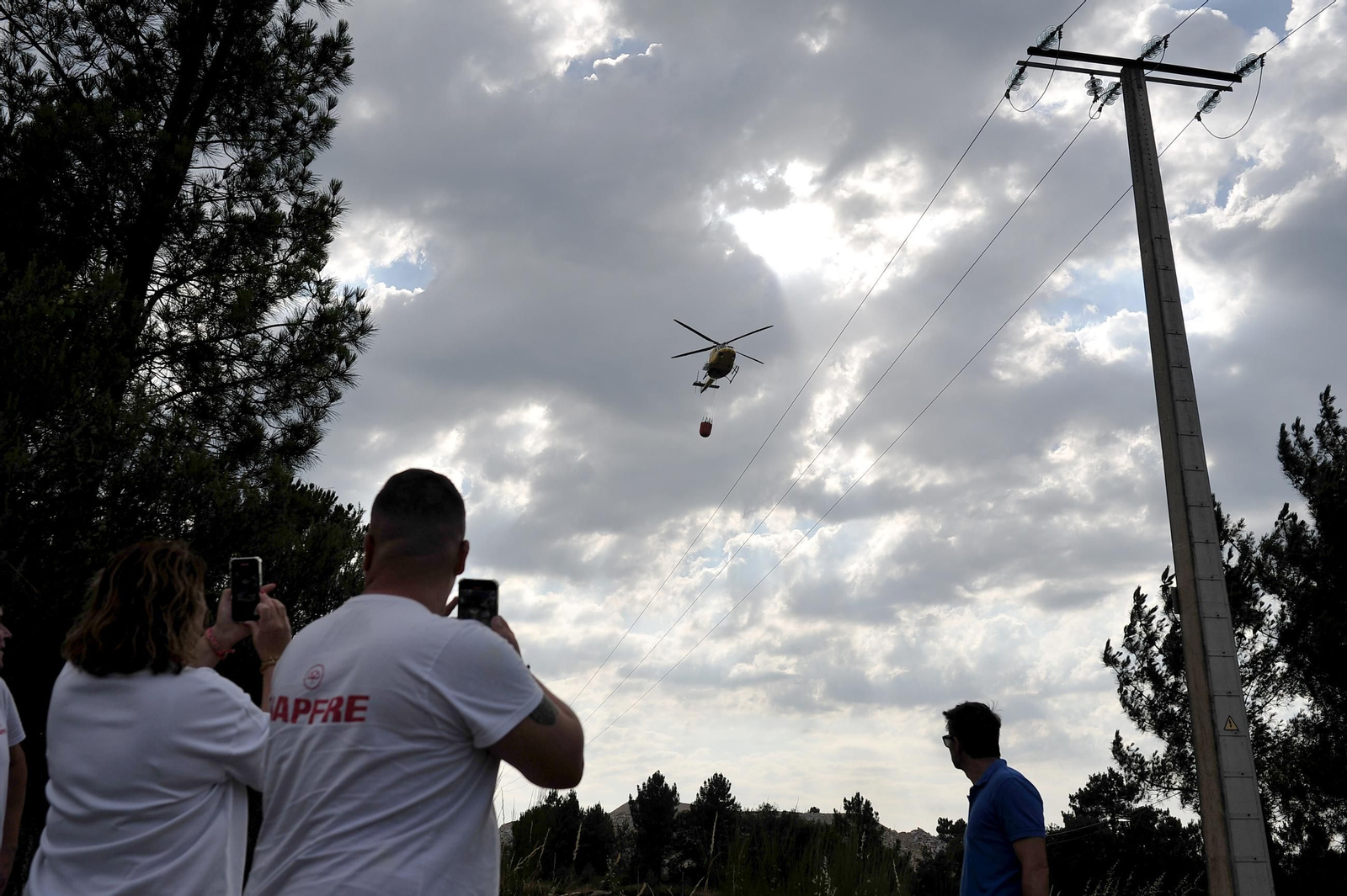 Galería | Despliegue de medios para extinguir un incendio en Rante