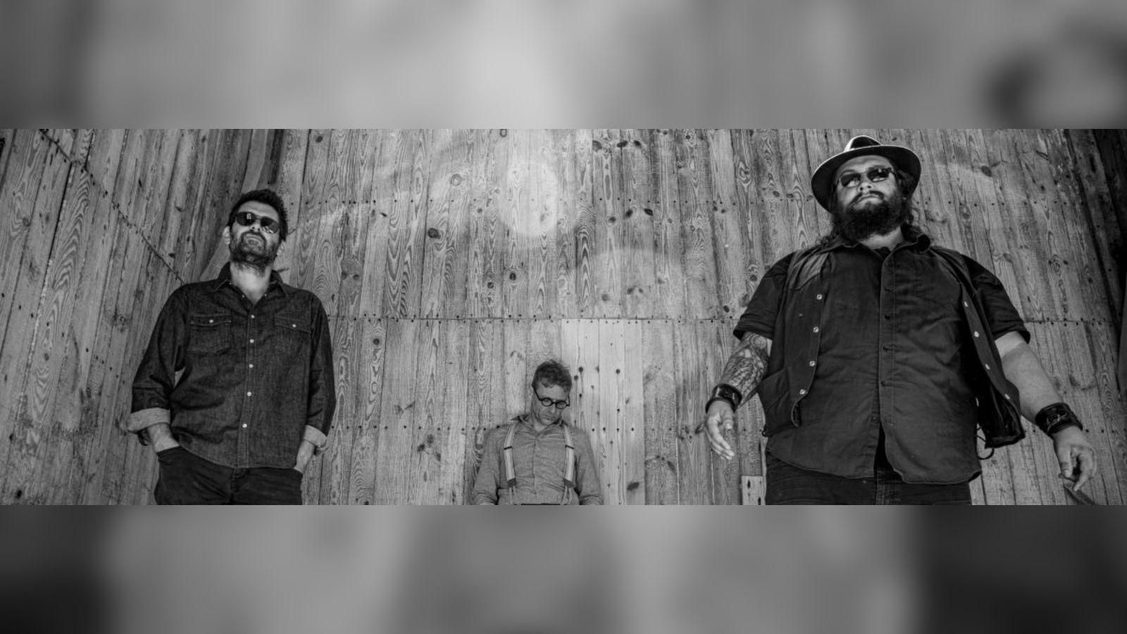 Quentin Winter, guitarra y voz de Winter Blues Band, durante un ensayo previo a su gira por España, que pasará por Ourense el 4 de febrero.