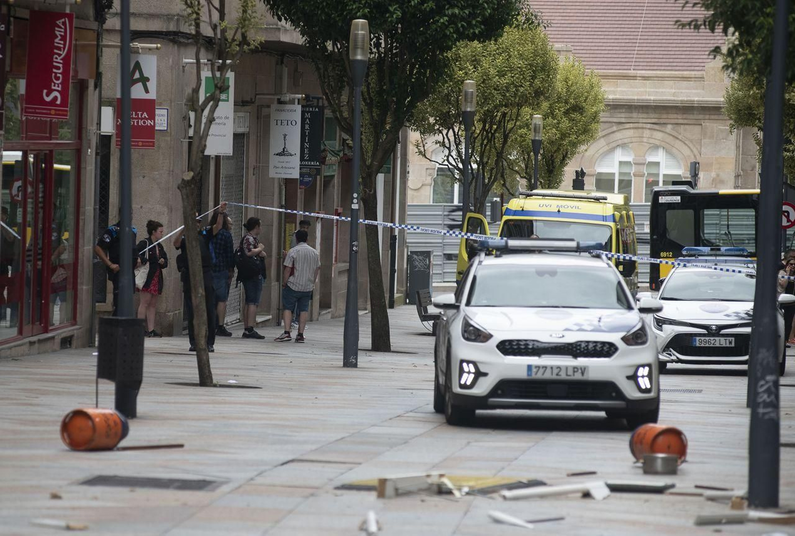 La zona acordonada en la calle Doctor Marañón (Foto: Xesús Fariñas)
