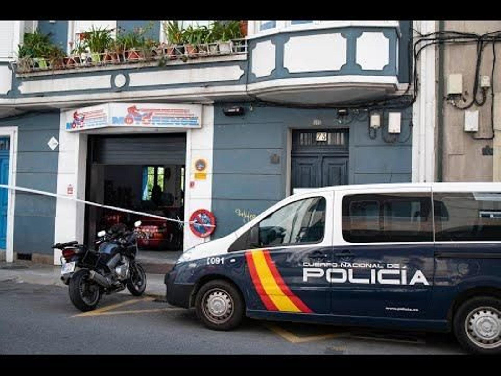 Operativo policial en un taller de Ourense