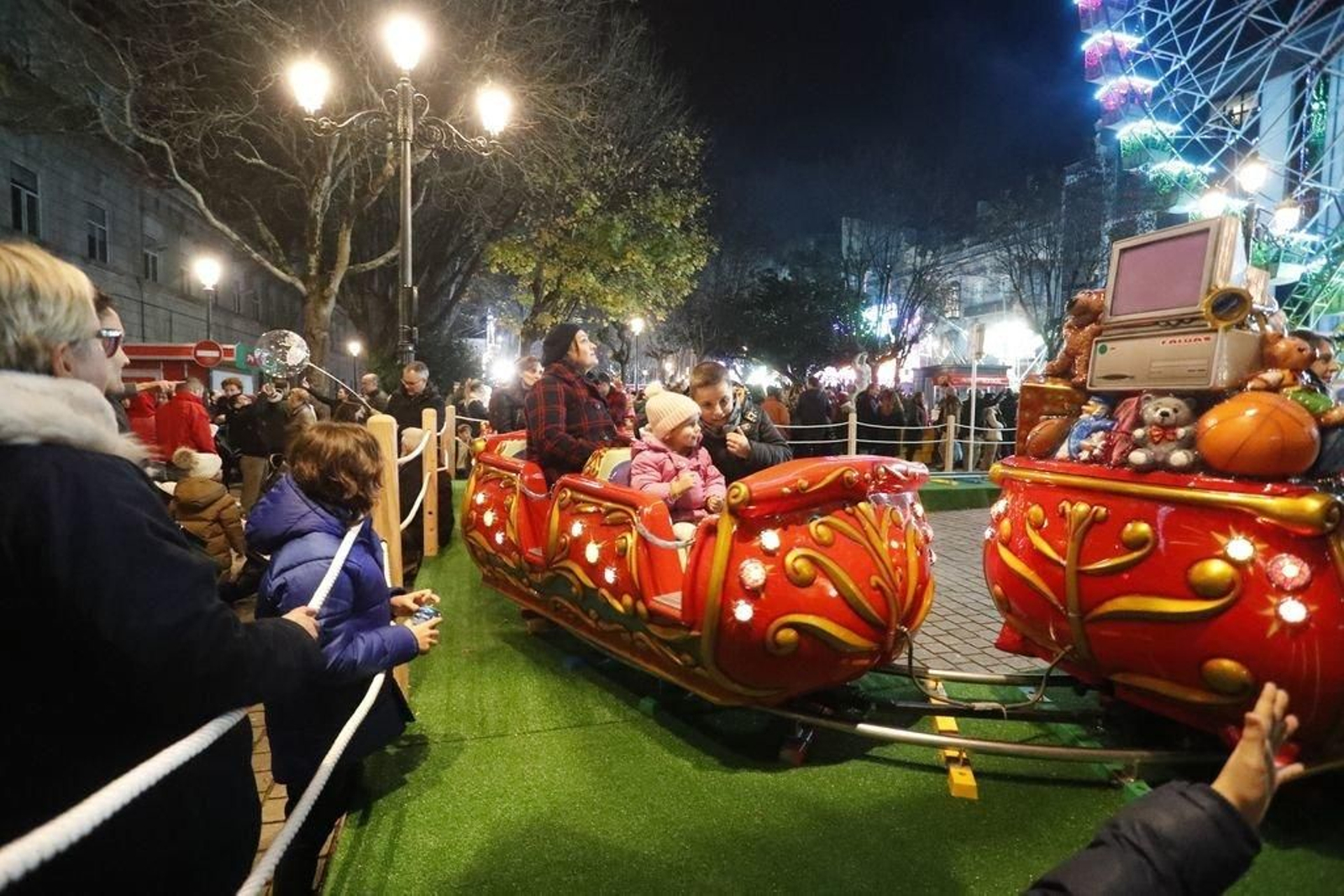 Los turistas invaden Vigo en el Puente70