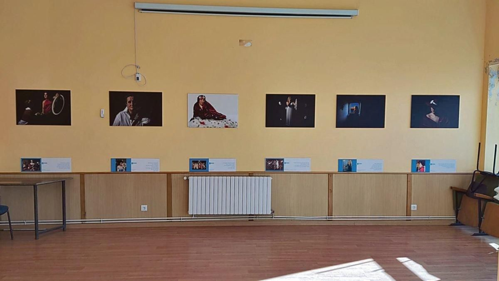 Sala de la exposición en San Xoán de Río.