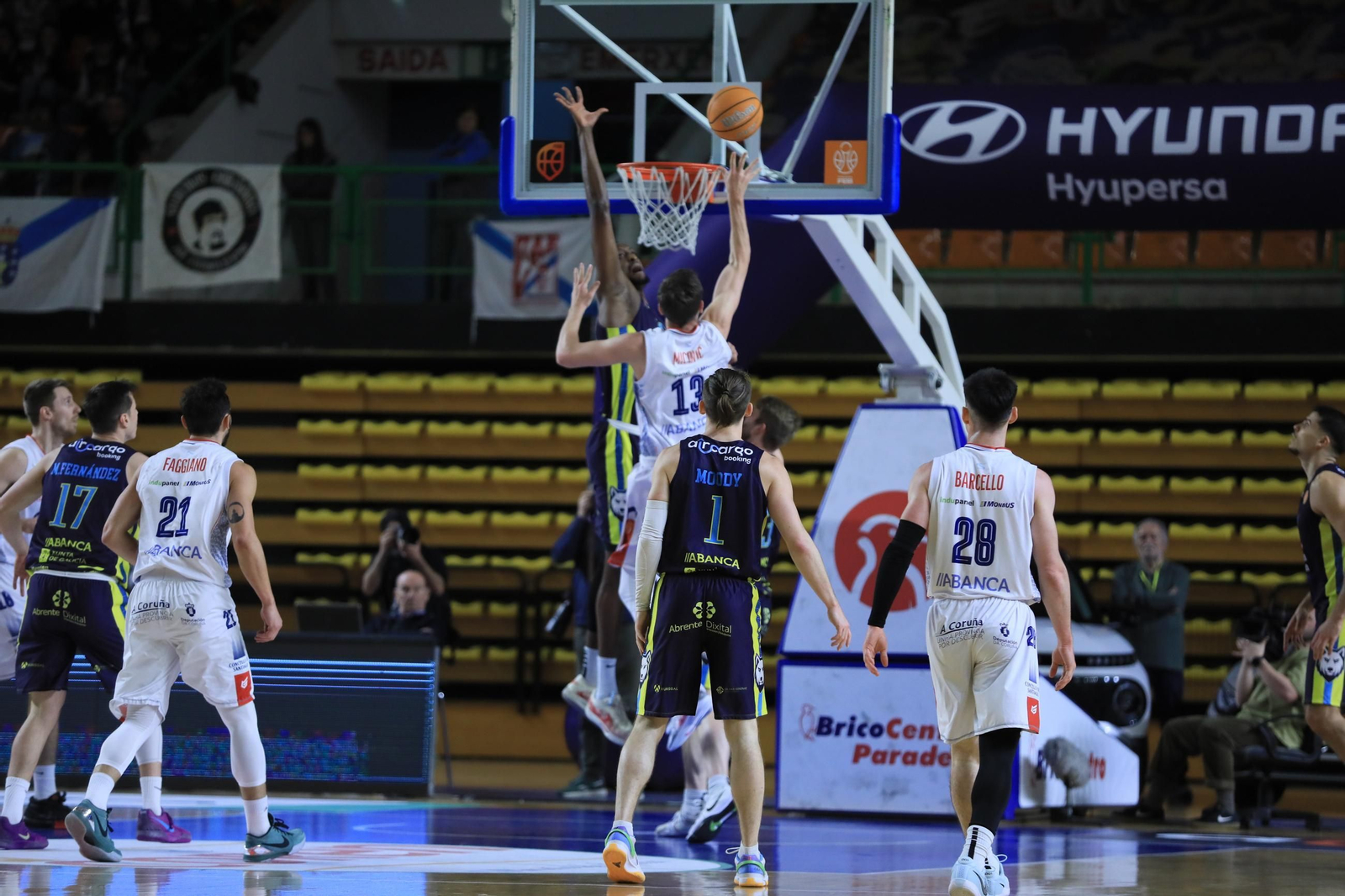 Galería | El Pazo, a reventar para el derbi COB-Obradoiro