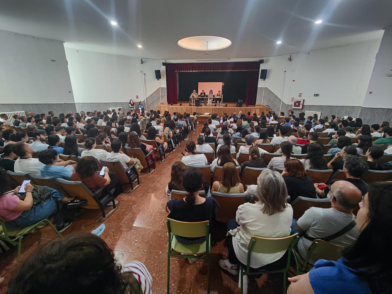 Galería | Más de 2.000 personas buscan plaza en las oposiciones de Educación en Vigo