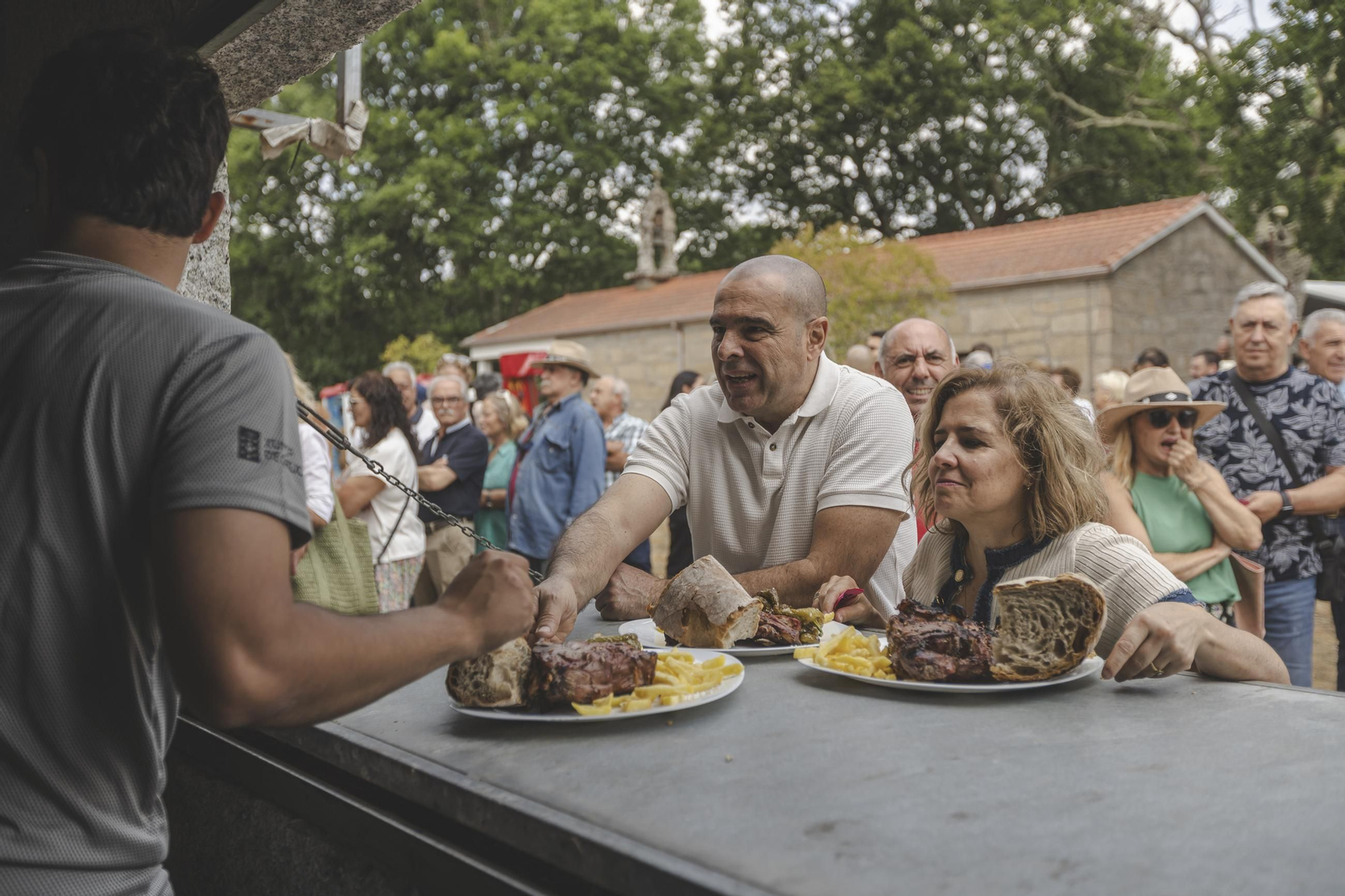 Galería |  Casi mil chuletones servidos este año en la fiesta de Garabás