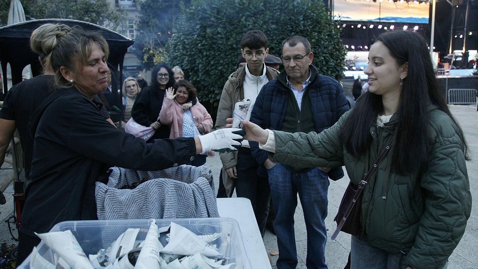 Galería | Cabezudos, castañas y bollo preñado para disfrutar de los magostos en la ciudad
