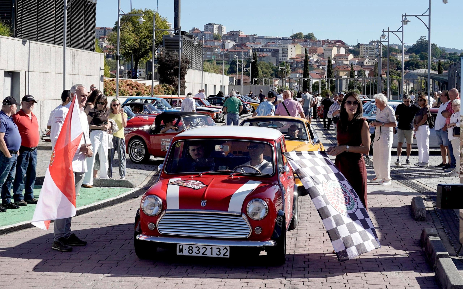 Galería | Los coches clásicos toman el Gran Vía