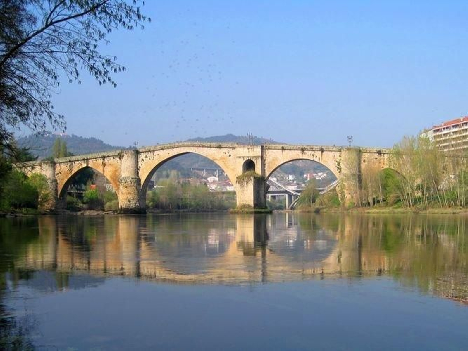 Perspectiva del puente romano de Ourense.