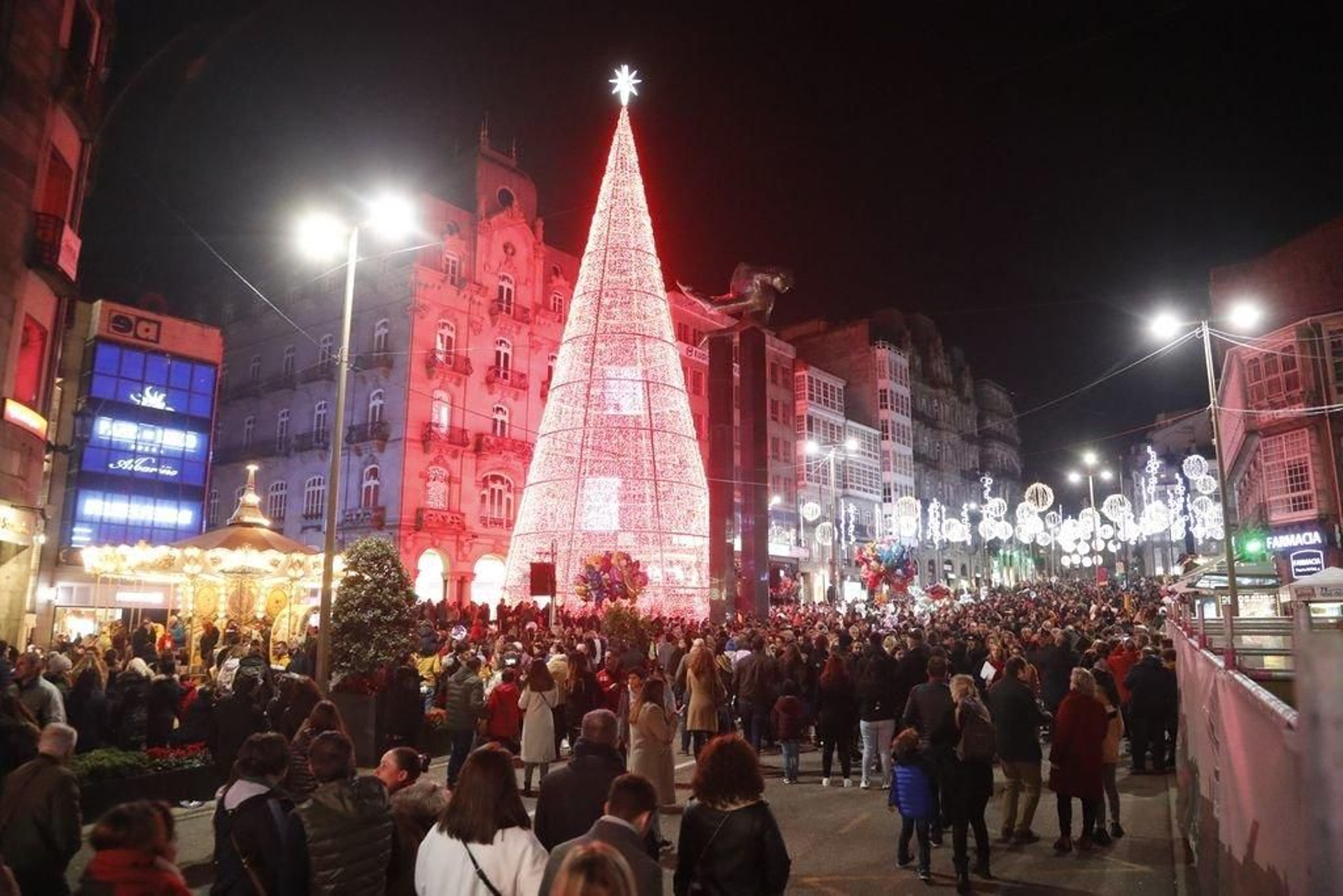 Los turistas invaden Vigo en el Puente246