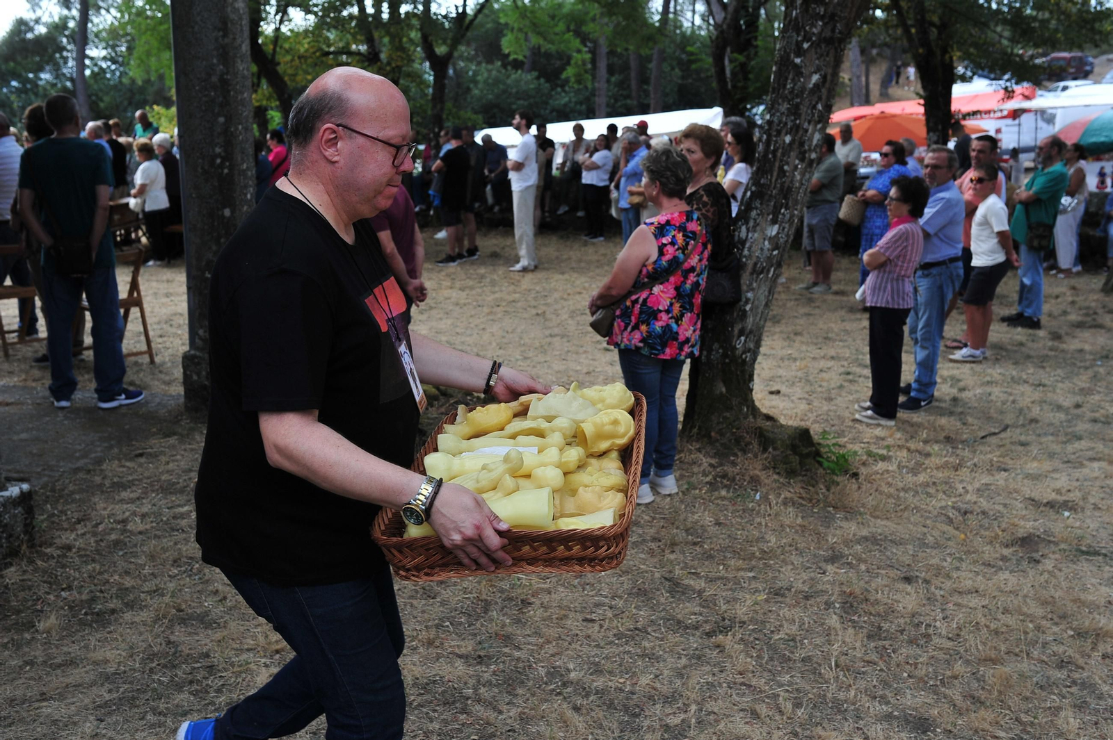 Galería | Cientos de peregrinos acuden a San Benito da Cova Lobo en busca de curación, en fotos