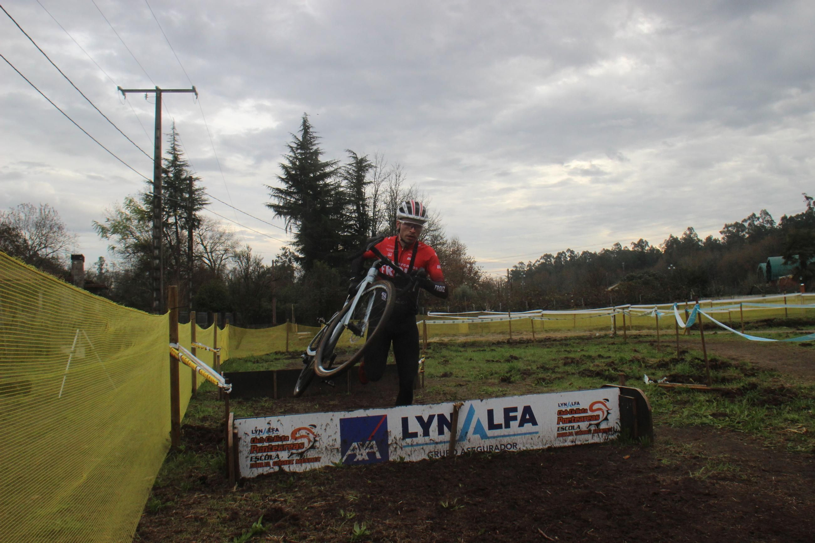 Galería | El campeón de ciclocross Miguel Rodríguez entrena en su Ponteareas natal