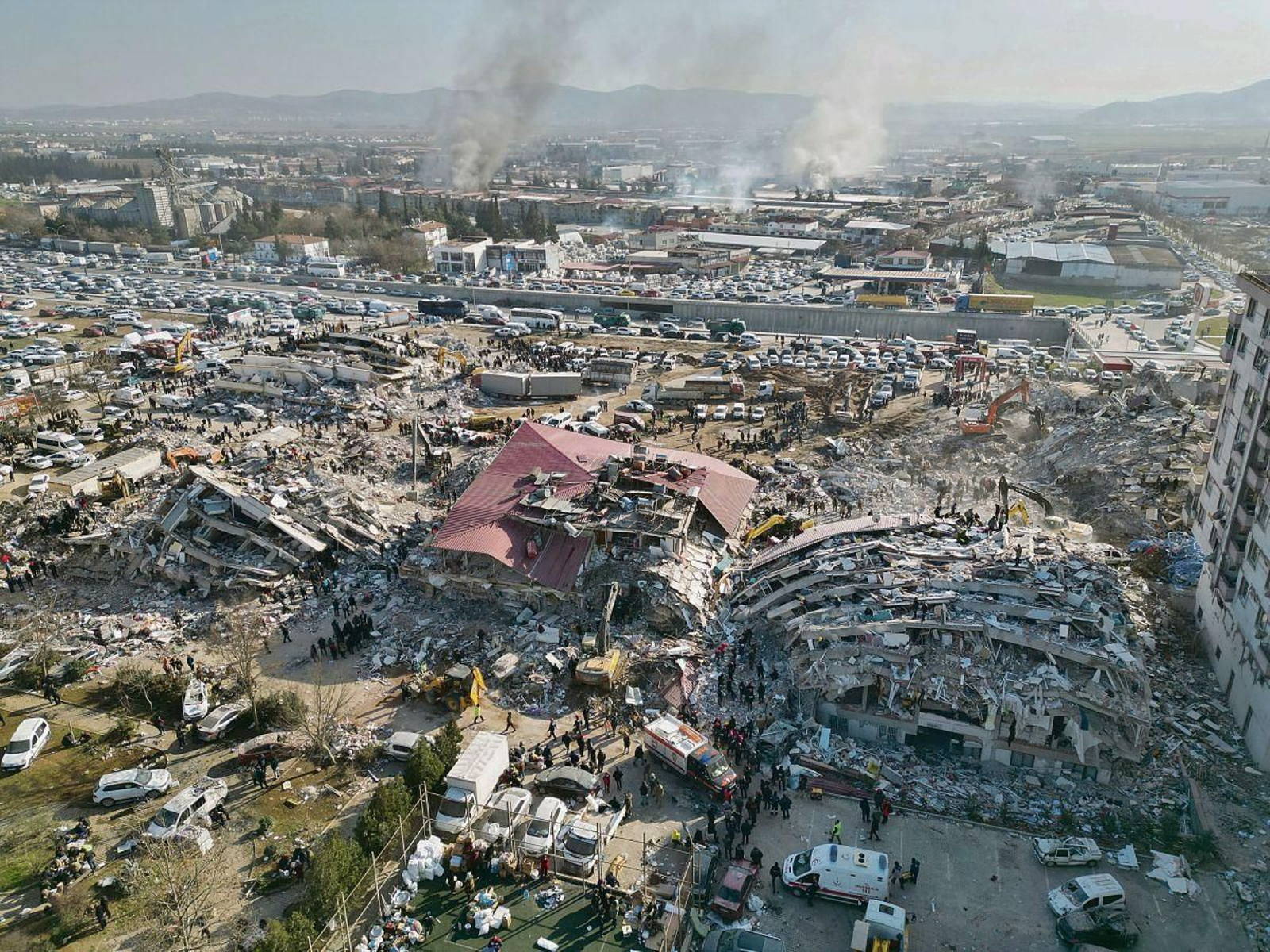Vista aérea de los escombros de la ciudad turca de Kahramanmaras, una de las más afectadas por el terremoto.
