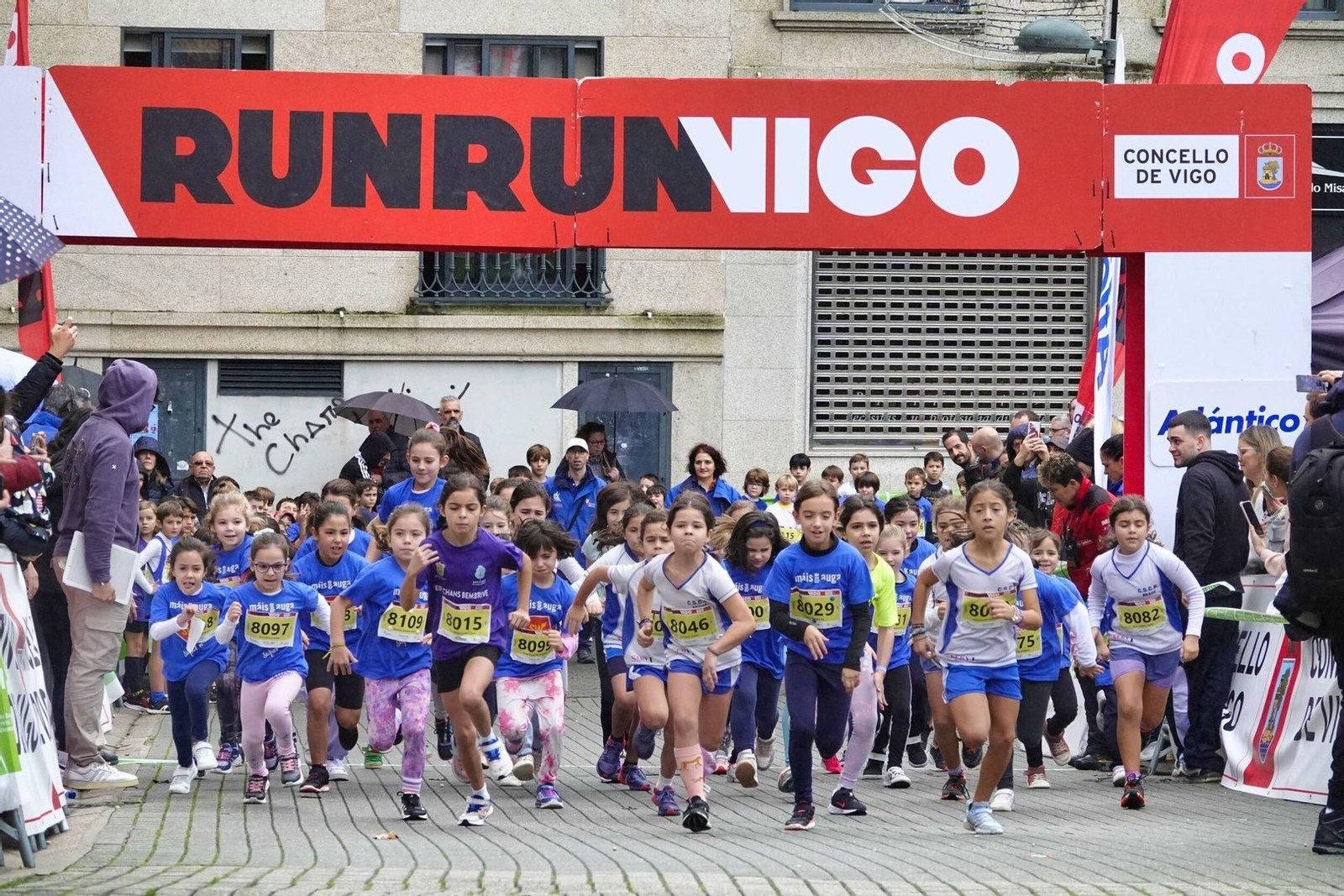 Salida infantil de niñas en la Vigo+11 en Coia.
