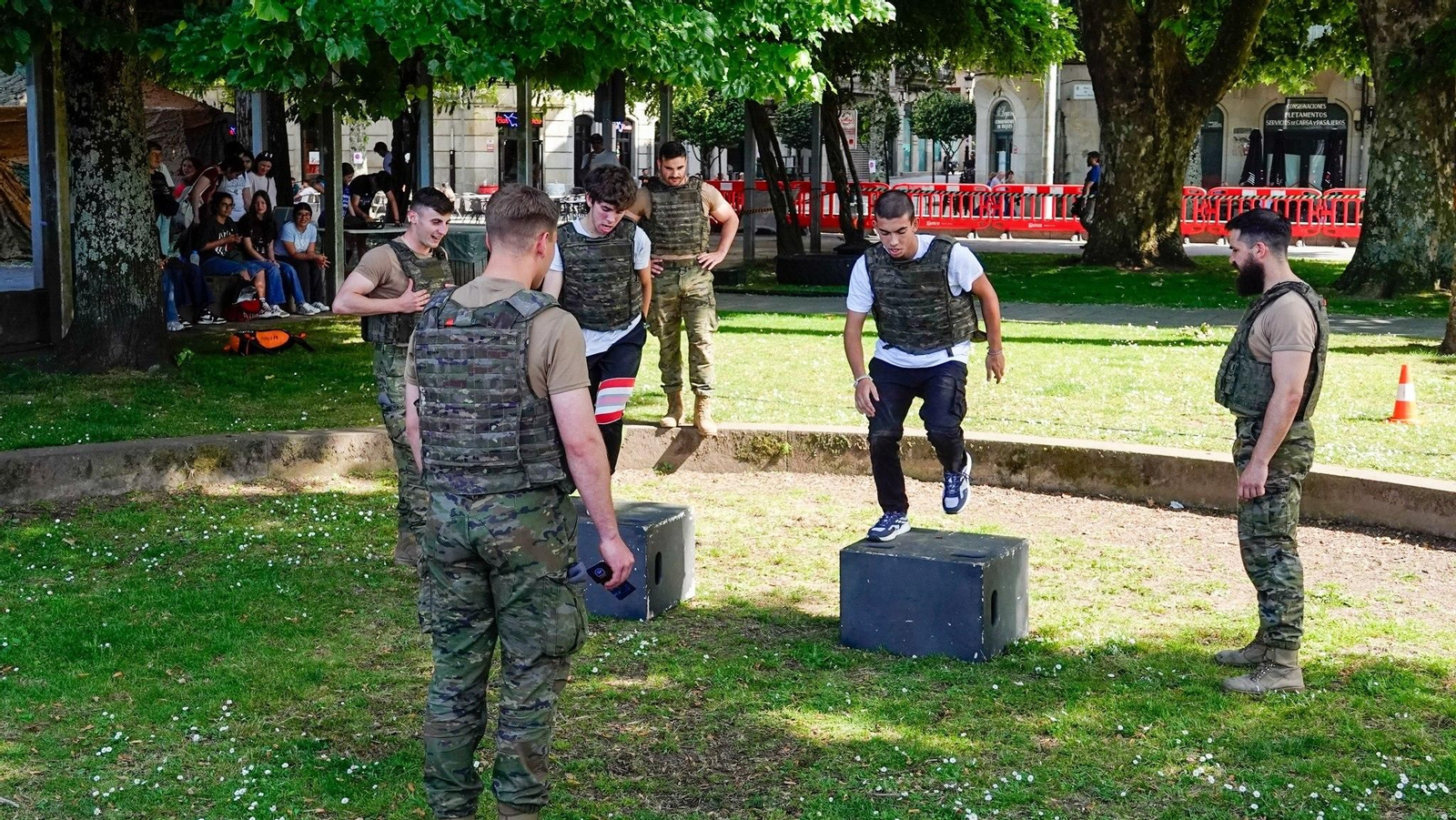 Galería | Comienza la programación del Día de las Fuerzas Armadas en Vigo
