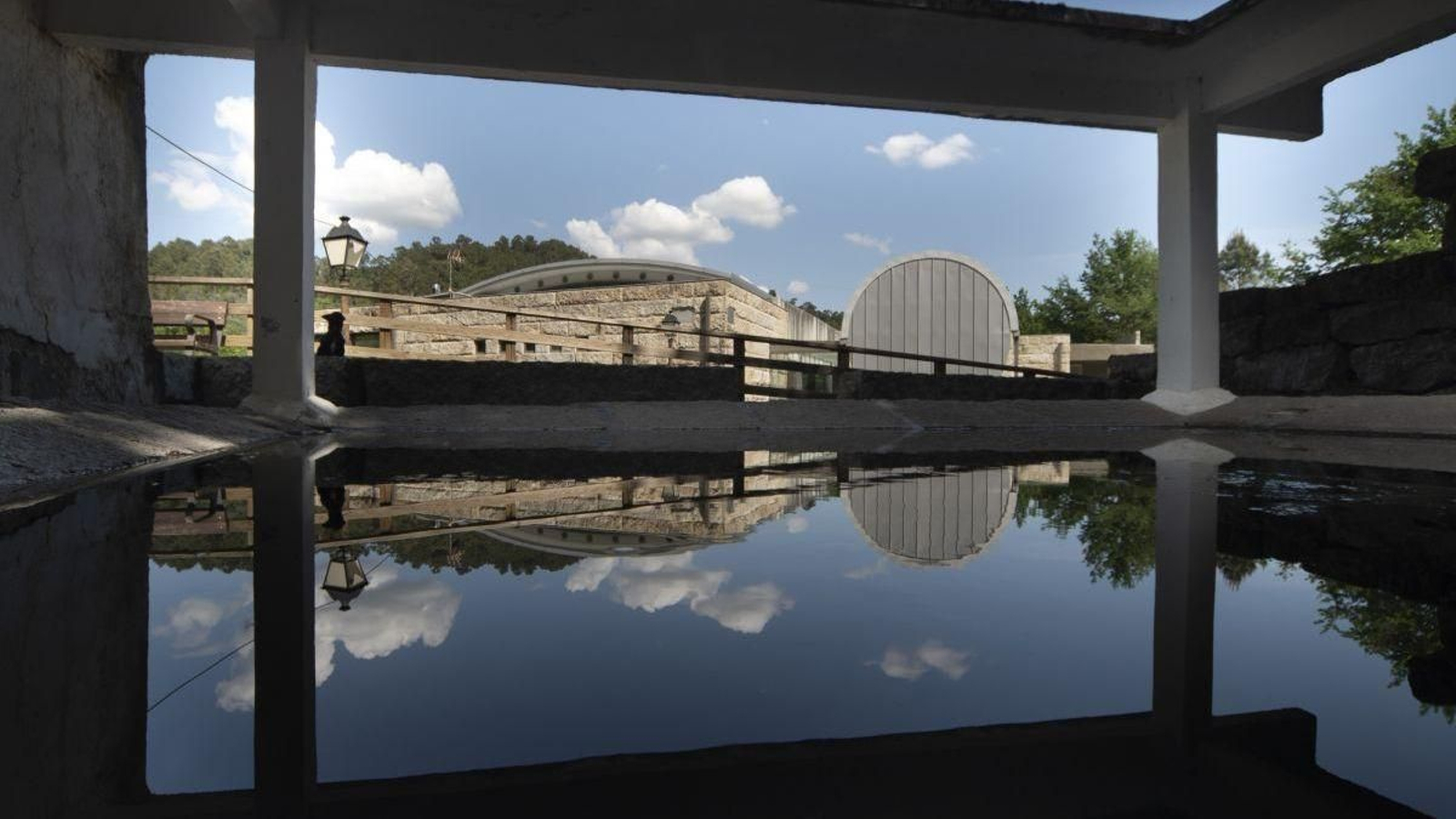 Imagen del exterior del balneario de Berán, en el municipio de Leiro.