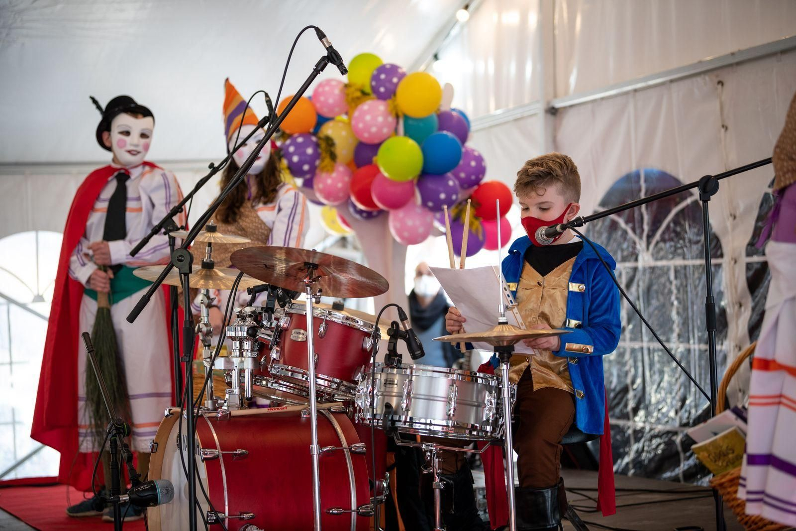 Entroido infantil en la Insua dos Poetas (O Carballiño