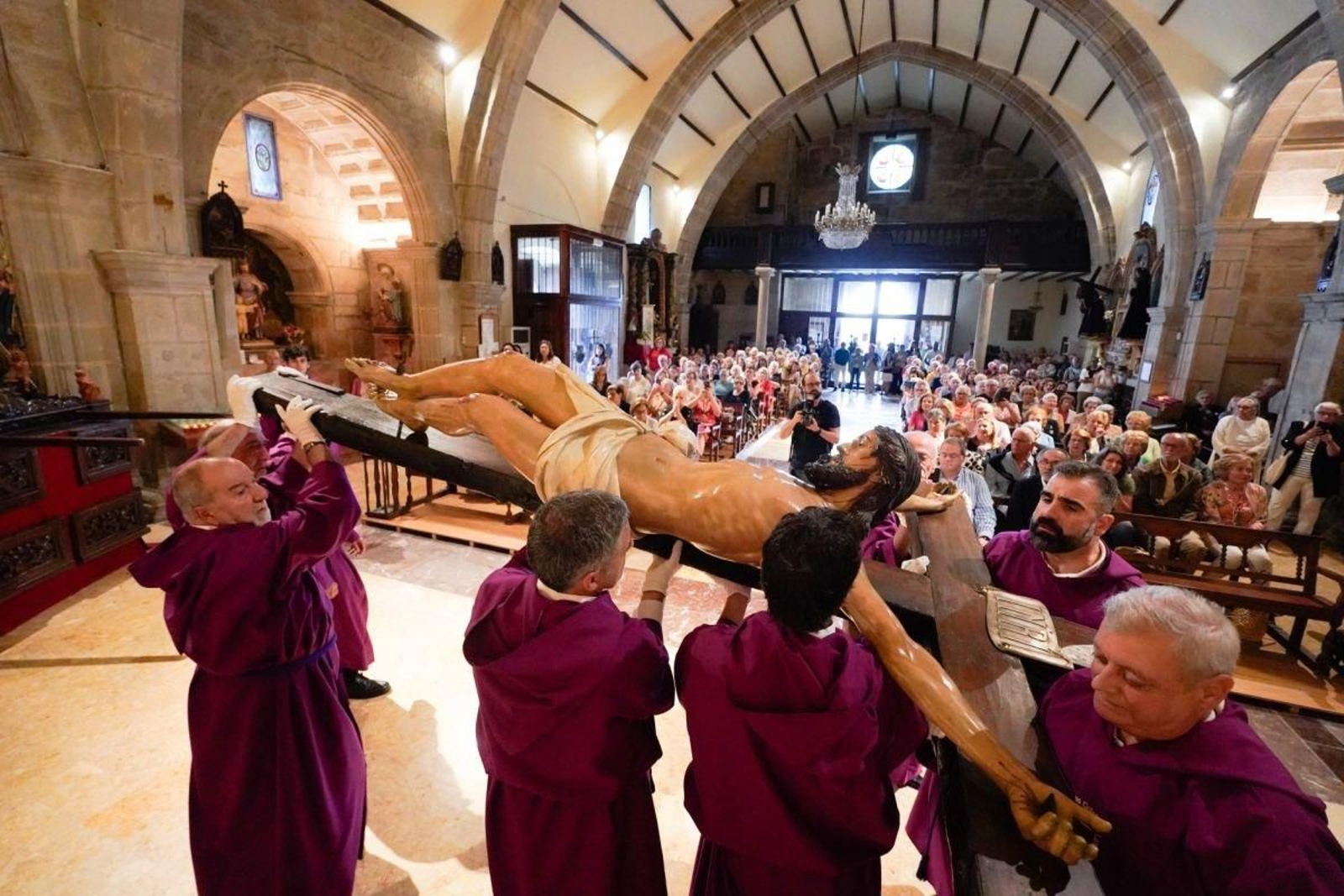 El Cristo dos Aflixidos ya preside las fiestas.