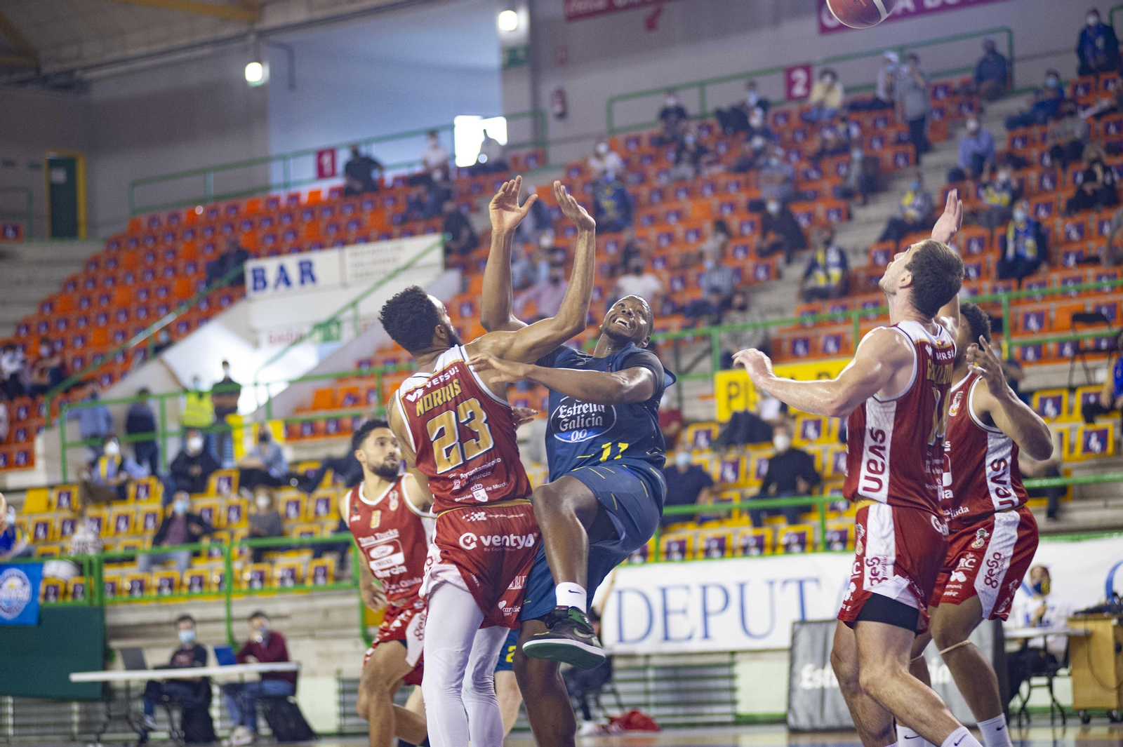 Baloncesto en el Pazo Paco Paz COB-Murcia