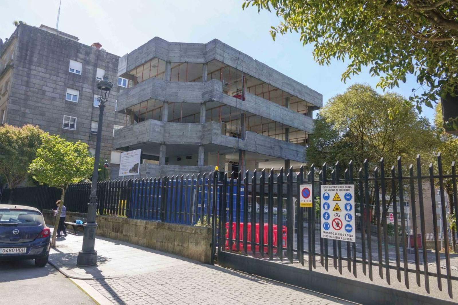 Está concluyendo la demolición del edificio que albergará la incubadora.