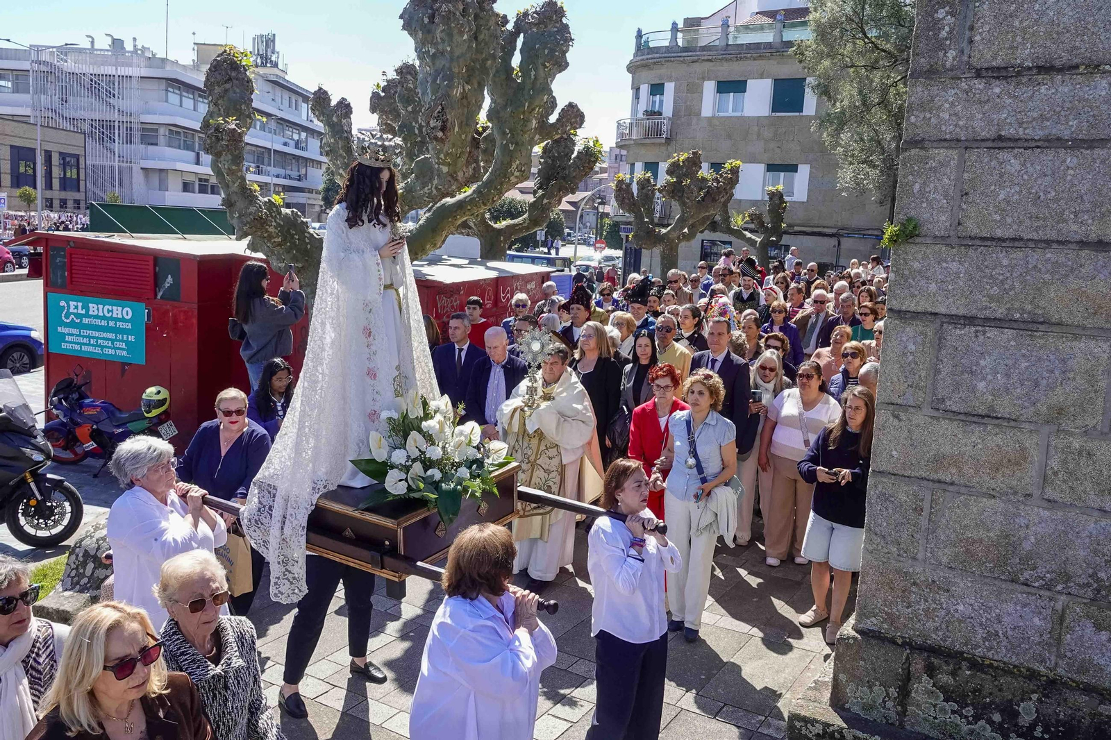 Galería | La Procesión del Encuentro de Bouzas despide la Semana Santa