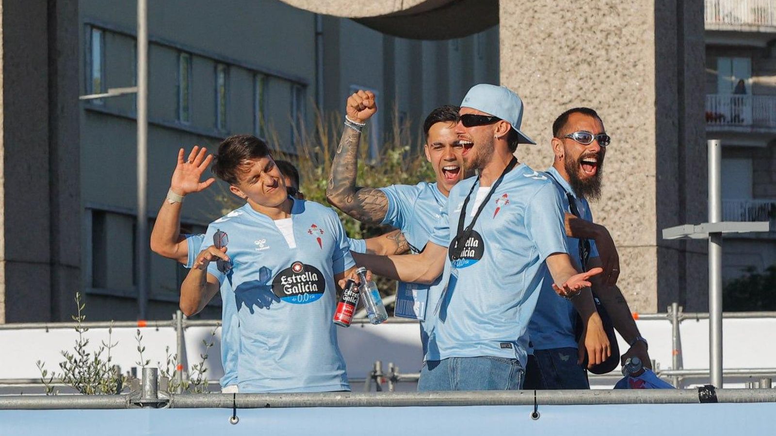Galería | Fiesta celeste en Vigo por la vuelta del Celta a Europa