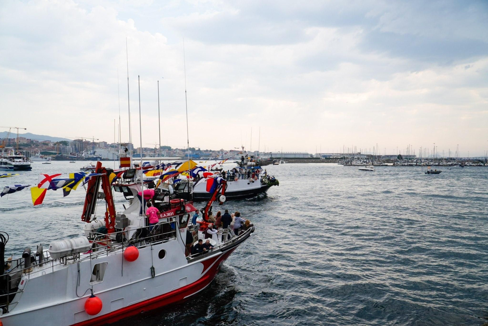 Galería | Vigo rinde homenaje a la Virgen del Carmen por tierra y por mar