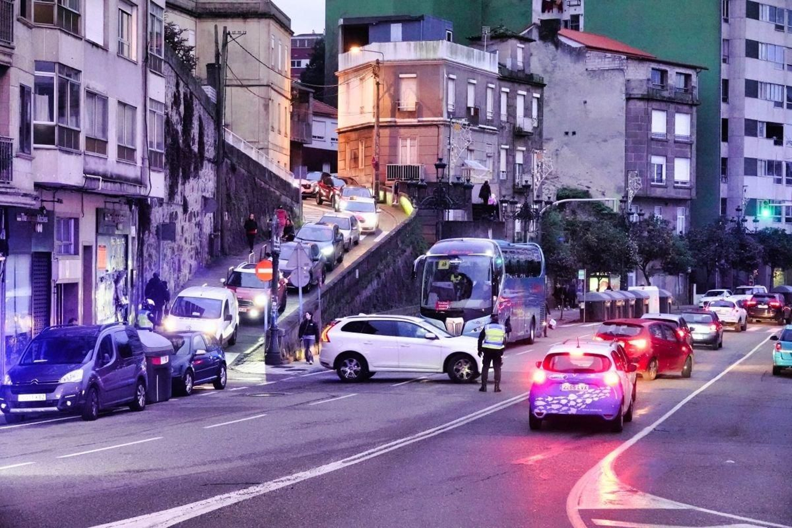 La manifestación de Vitrasa colapsó el tráfico a su paso por García Barbón.