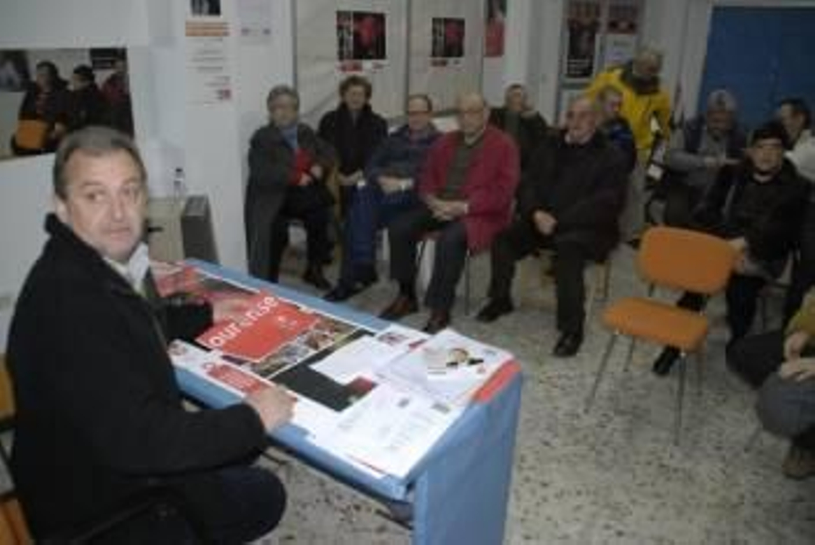 Luis Fernández Gudiña, en la reunión con la militancia ruesa.